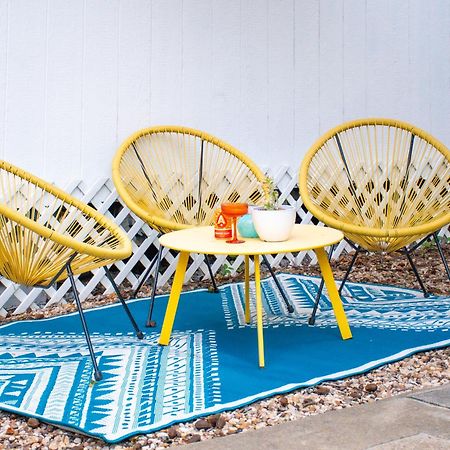 Stylish, Artsy Bungalow Central Eastside Austin Extérieur photo