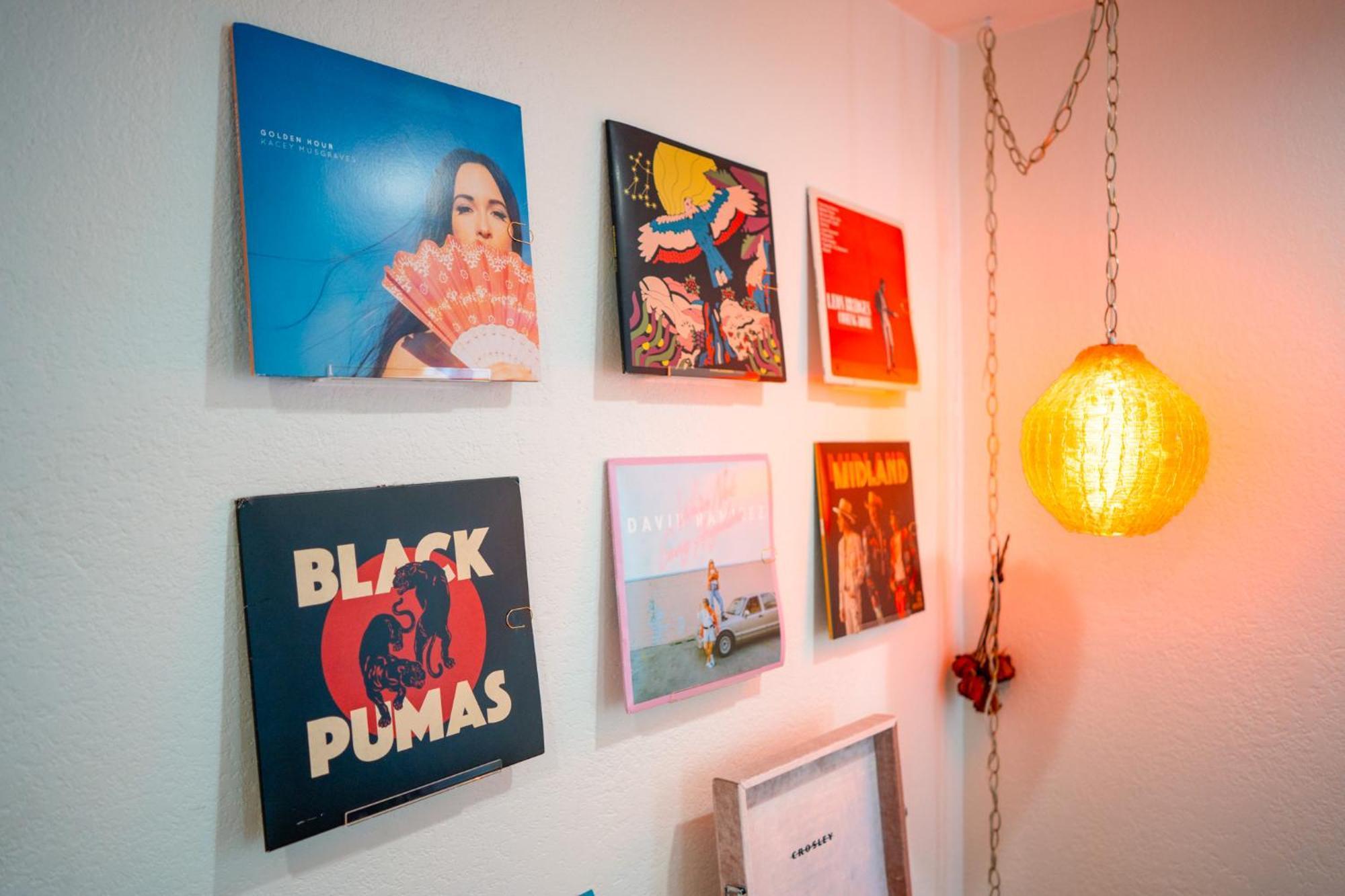 Stylish, Artsy Bungalow Central Eastside Austin Extérieur photo