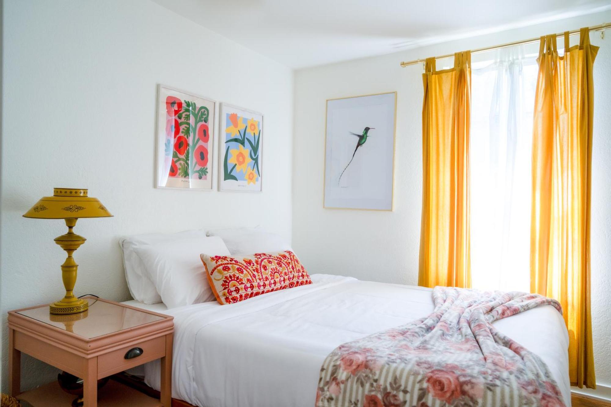 Stylish, Artsy Bungalow Central Eastside Austin Extérieur photo