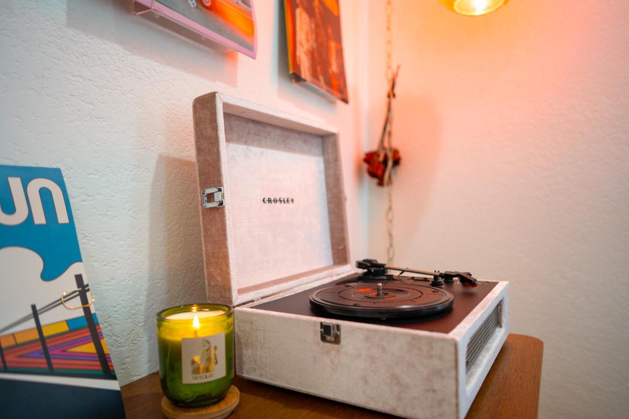 Stylish, Artsy Bungalow Central Eastside Austin Extérieur photo