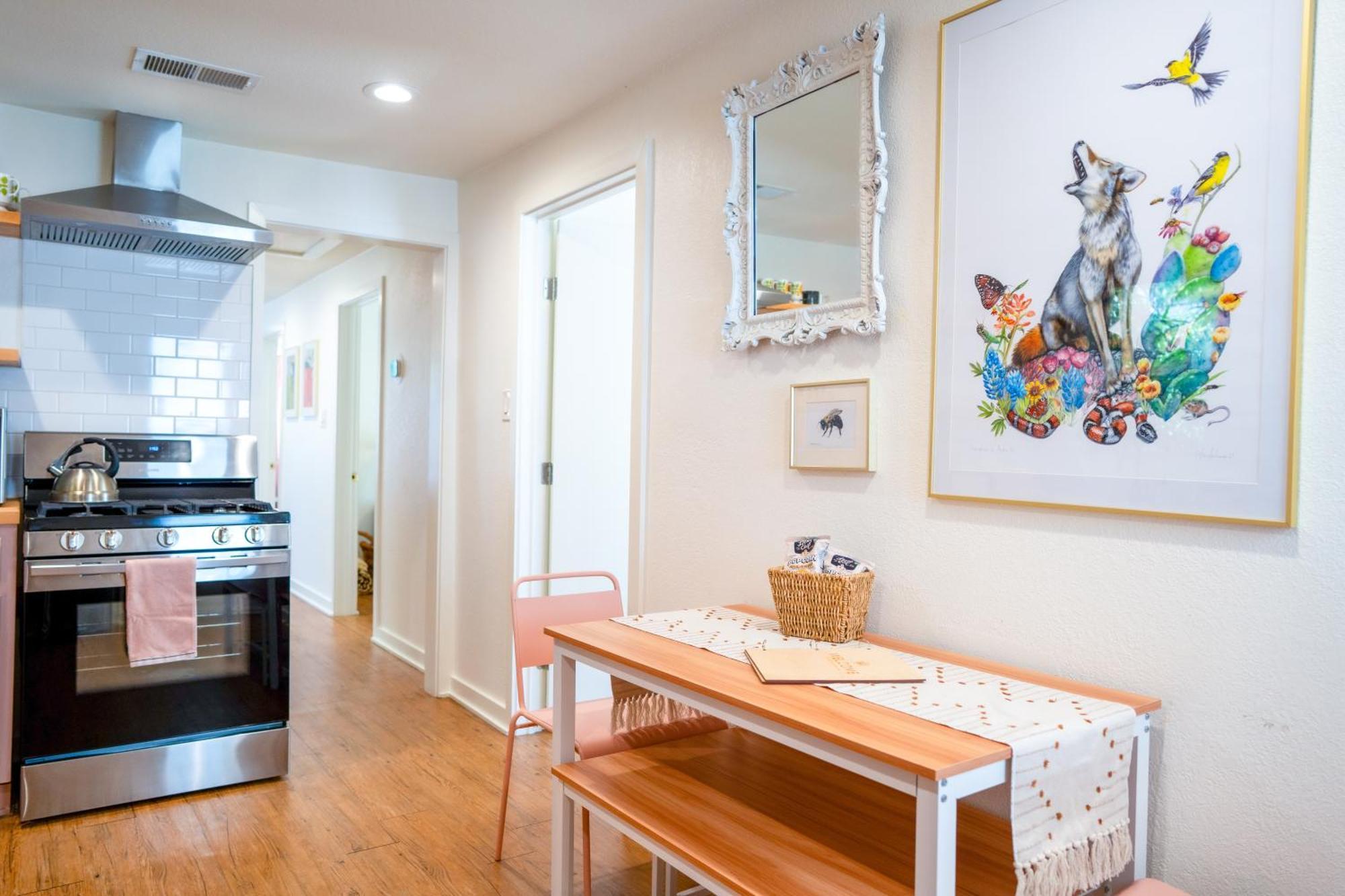 Stylish, Artsy Bungalow Central Eastside Austin Extérieur photo