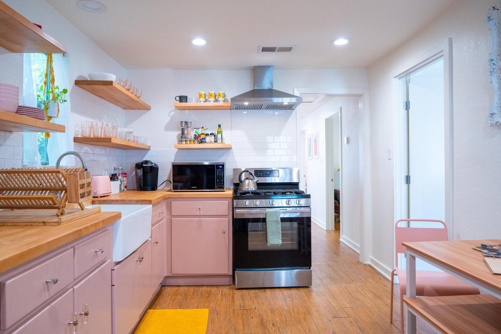 Stylish, Artsy Bungalow Central Eastside Austin Extérieur photo