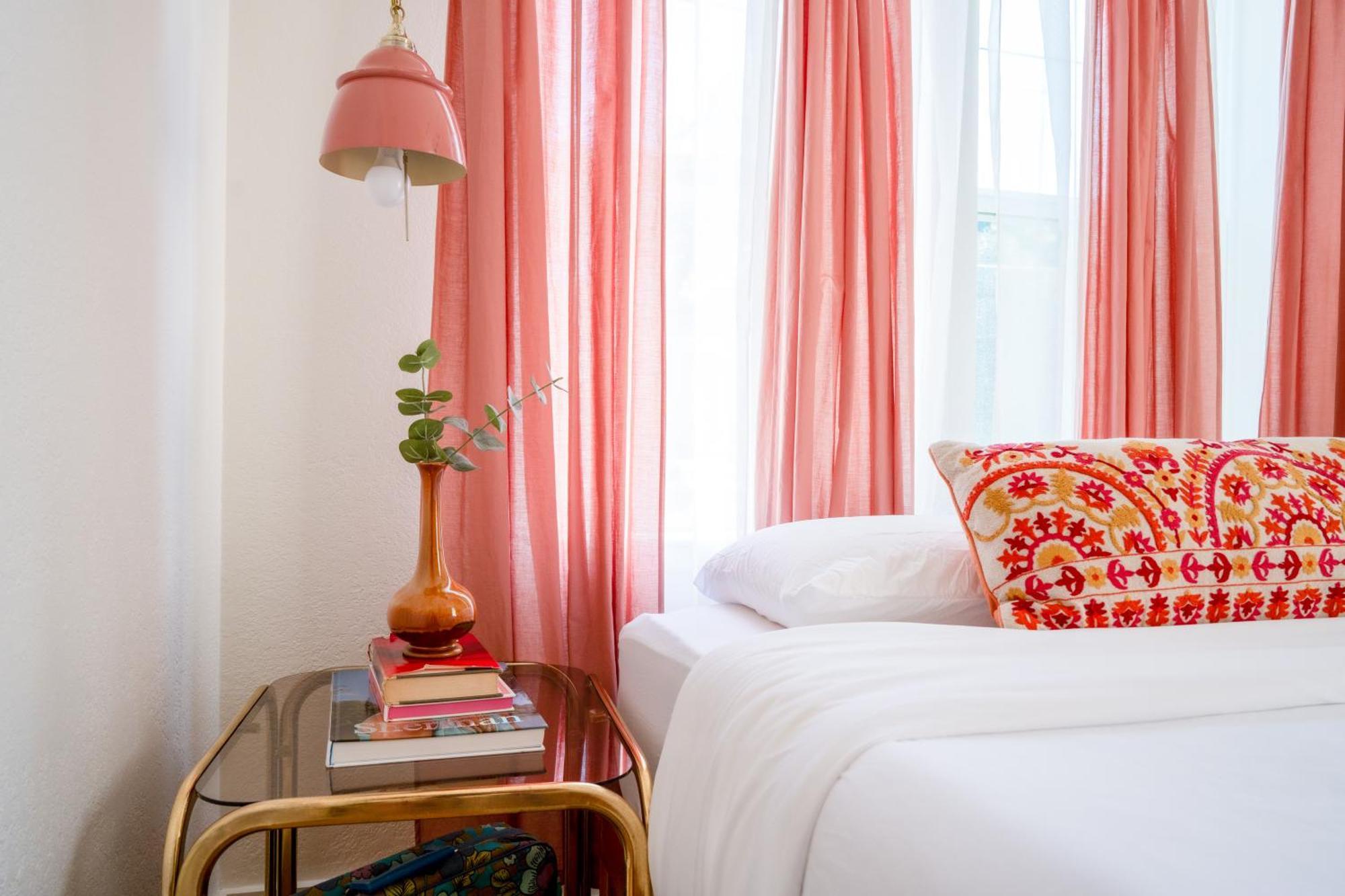 Stylish, Artsy Bungalow Central Eastside Austin Extérieur photo