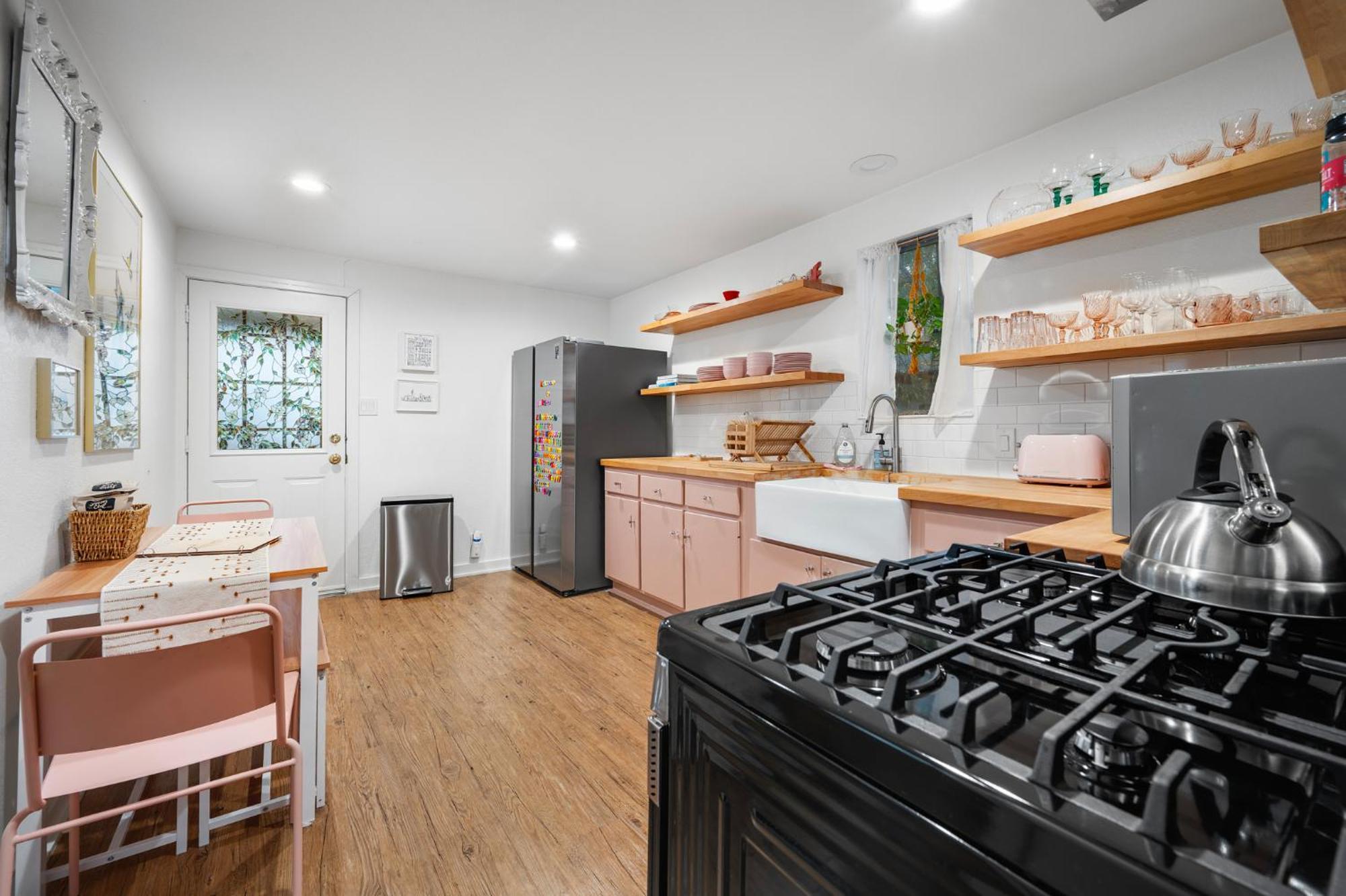 Stylish, Artsy Bungalow Central Eastside Austin Extérieur photo