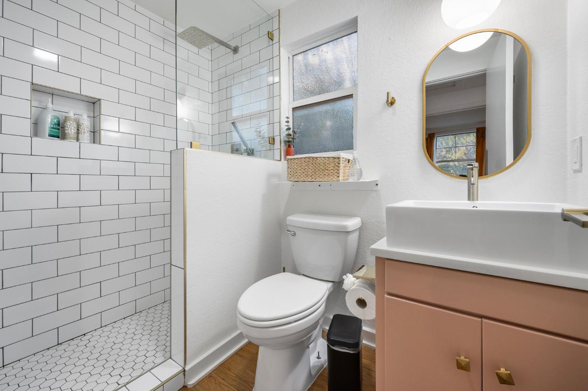 Stylish, Artsy Bungalow Central Eastside Austin Extérieur photo