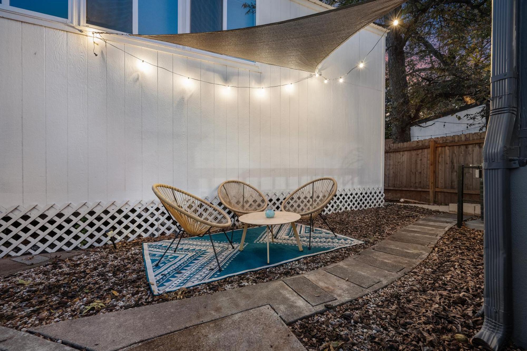 Stylish, Artsy Bungalow Central Eastside Austin Extérieur photo